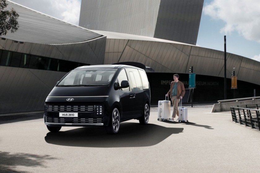 HYUNDAI STARIA油電星艦商旅，全新上市！同級唯一1.6T渦輪油電動力&預接突破500台
