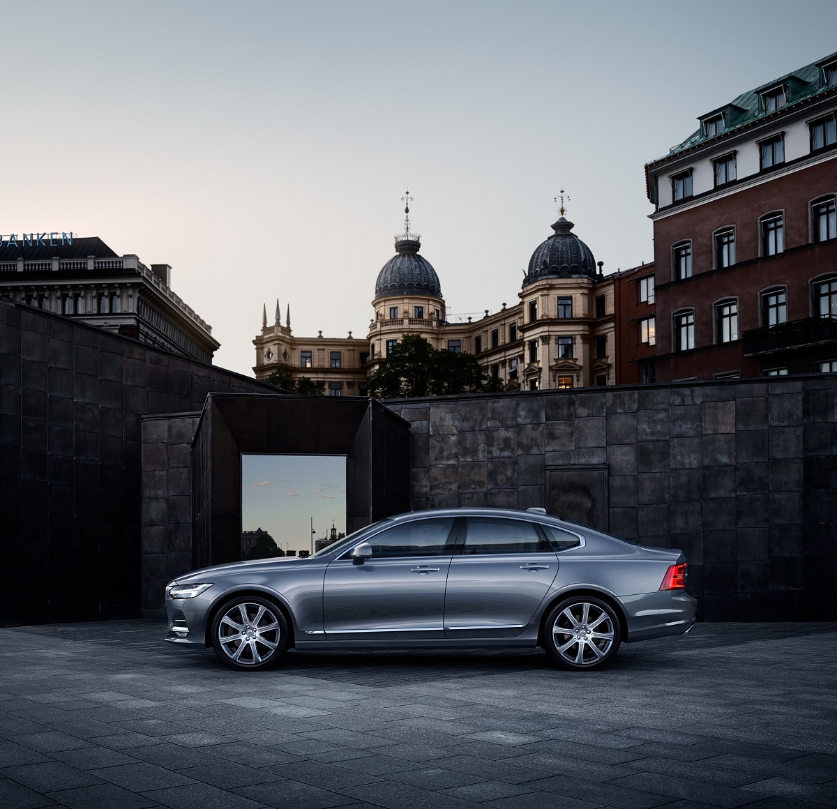 171446 Location Profile Volvo S90 Osmium Grey