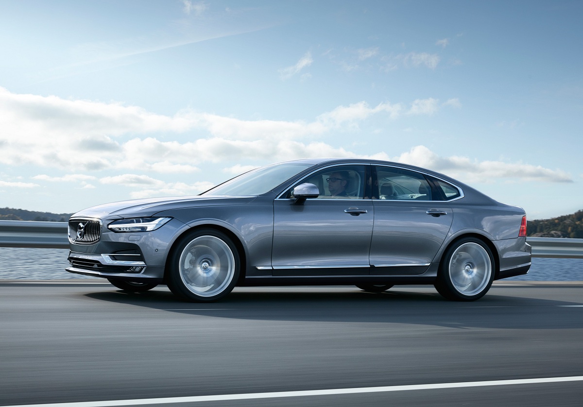 171507 Half profile Volvo S90 Mussel Blue