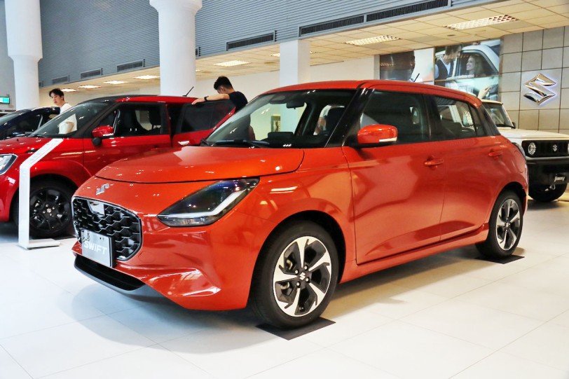 全面優化更節能 1.2 三缸輕油電動力、內裝細部做工更質感!Suzuki Swift 第四代展間直擊!