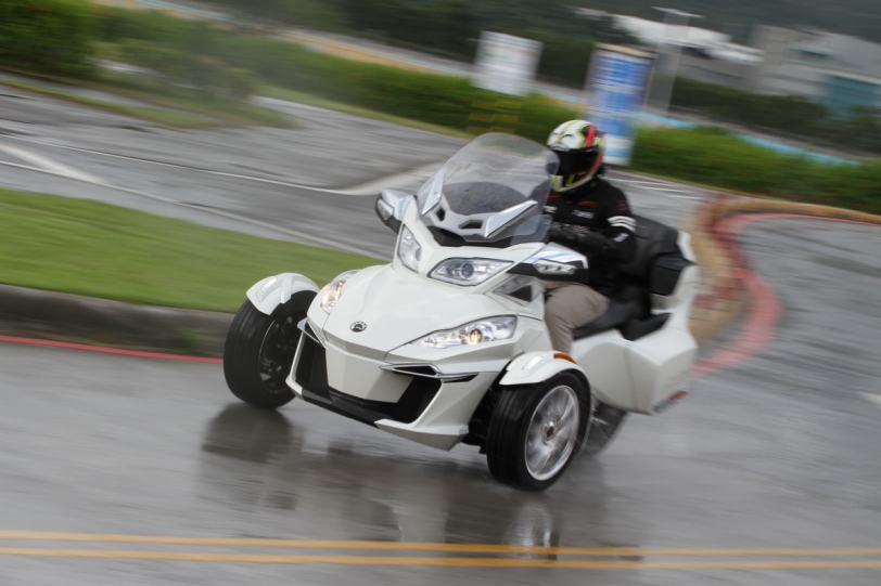 騎著汽車上路,Can-Am Spyder RT Limited三輪重機試駕報導