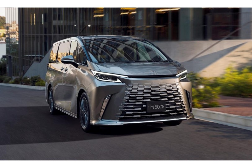 提高車內靜肅性、開關按鍵最適化，Lexus LM 日規車型新年式樣發售！