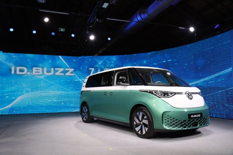單一規格 239.8萬元、雙色車身限量特惠價加 8.8 萬,Volkswagen ID.BUZZ PRO S 長軸版正式發表!
