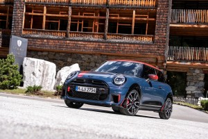 MINI John Cooper Works專用Genuine Accessories配件讓其增添更多賽車氛圍