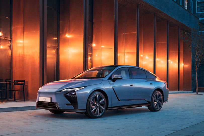 Lexus全新大改款ES預售正式展開！以嶄新設計語彙與雙動力編成開啟豪華房車新篇章