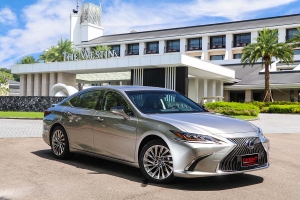 迷人的不只是外表,第七代 Lexus ES300h 旗艦型試駕