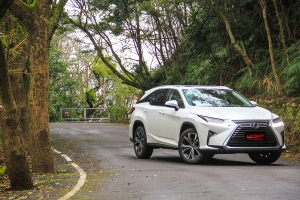 加長車身帶來更多歡樂，Lexus RX350L 旗艦版 AWD