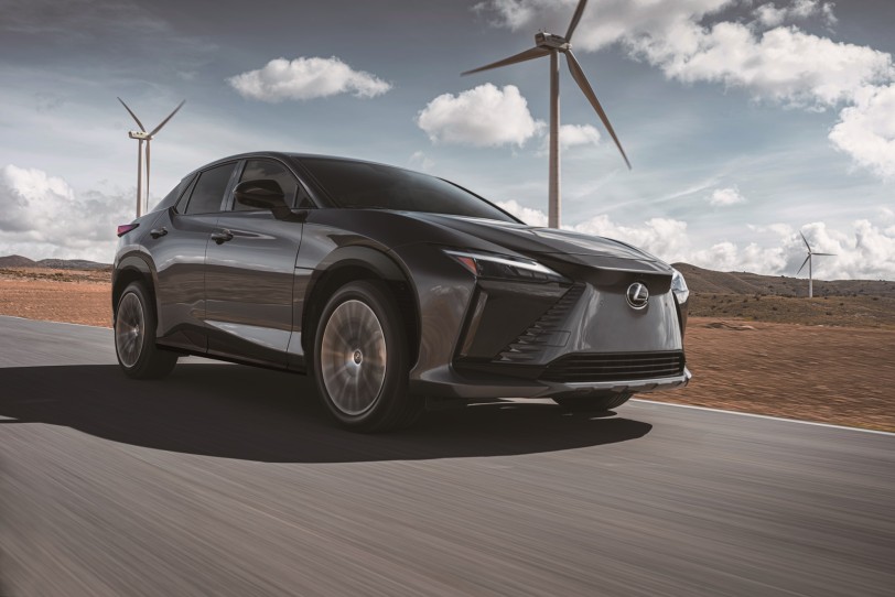 限量100台、降價 49 萬新增多項舒適性配備，Lexus RZ 450e 旗艦版 230萬元正式上市！