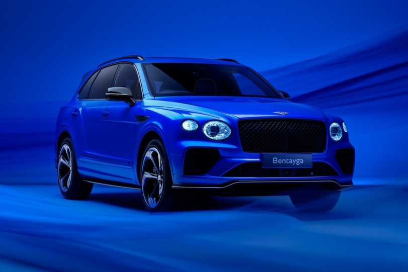 Bentley Mulliner與時裝設計師Supriya Lele合作中推出獨家定製顏色：Nīla Blue
