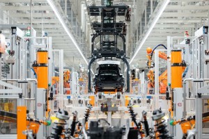 Audi在中國的里程碑：新工廠開始投產PPE電動車，並且使用人型機器人