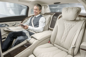 全球經濟救世主柏南奇亞太關鍵行，Mercedes-Maybach S-Class全程尊榮禮遇