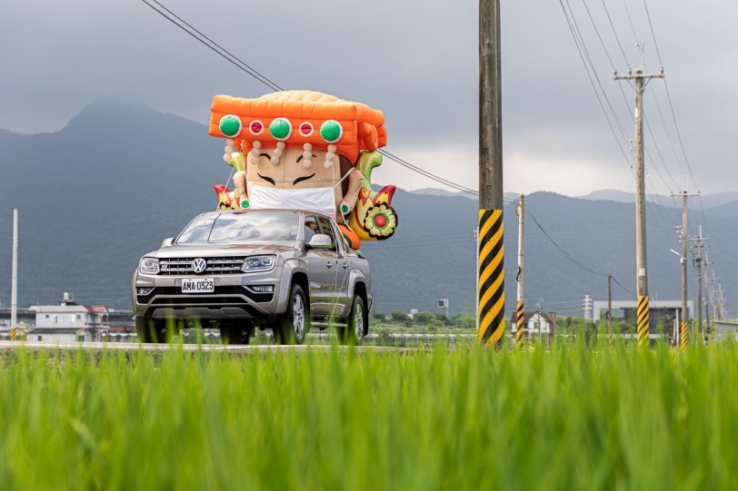相約疫情後再聚!福斯商旅Amarok V6肩背Q版媽祖遶境之旅