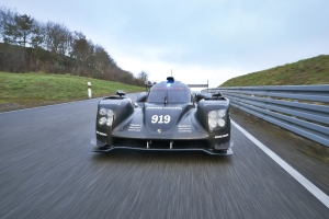 2015 年Porsche 919 Hybrid 公開賽道首試