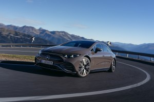 Mercedes-Benz EQS開始提供線控轉向系統的選配