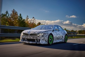 一流的動力、精度、效率和駕駛樂趣!BMW動態展示Neue Klasse效率提升25%的能耐