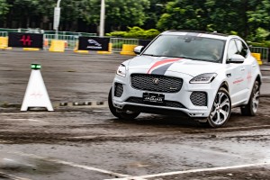 考驗你臨場反應的 Smart Cone 關卡初登台!Jaguar The Art of Performance Tour 極限駕馭體驗會淺嚐