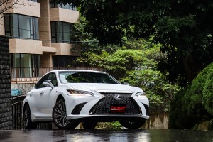 新。雅士俠風,2021 Lexus ES250 F SPORT