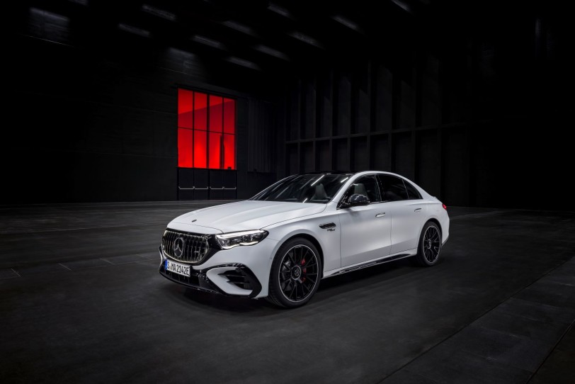 首度導入插電式油電複合性能房車 Mercedes-AMG E 53 HYBRID 4MATIC+ 485 萬起正式上市!