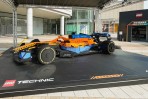F1賽季開跑!麥拉倫F1賽車1:1比例樂高模型首度亮相