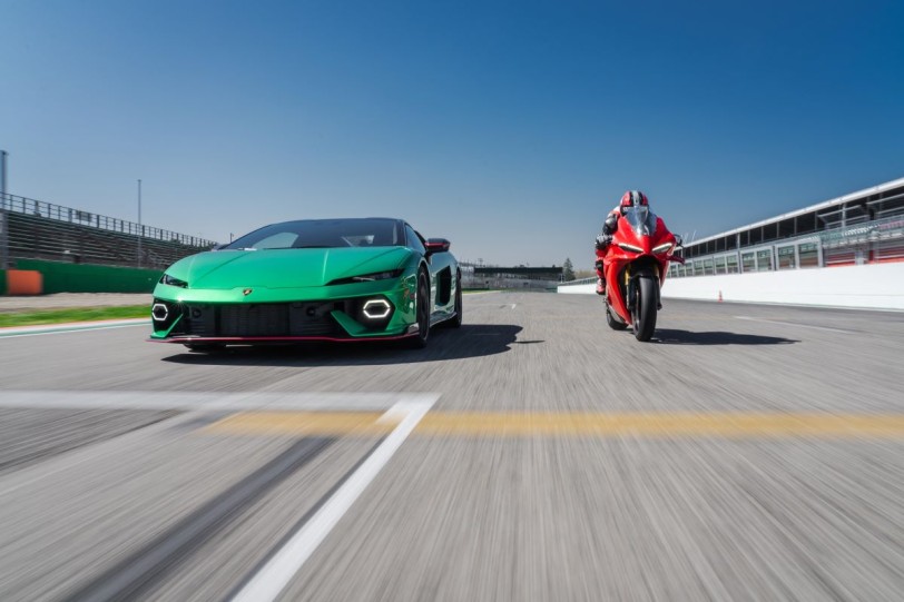 Lamborghini Temerario VS Ducati Panigale V4拚加速，誰快？