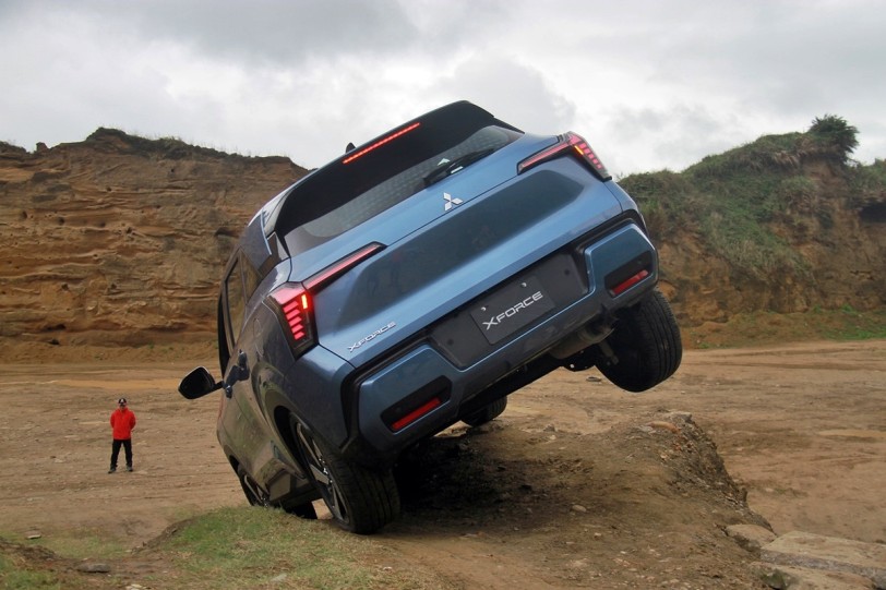 前輪驅動也能如此「離路」撼動！Mitsubishi XFORCE擁有想像不到的越野能力