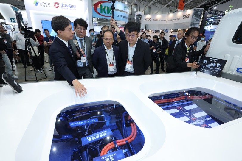 經濟部結合車電產業展現18項科研成果，推動AI智慧車輛產業鏈