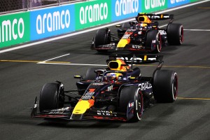 再下一城!Red Bull車隊於F1沙烏地阿拉伯站強勢奪冠亞軍,Max Verstappen 第100次登上頒獎台