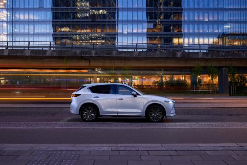 MAZDA CX-5 25 年式搶先登台,售價不變入門車型新增電動尾門、中階車型新增 HUD 與原廠衛星導航系統