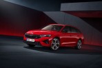 為品牌奪得第九次大獎!Skoda Octavia Combi RS贏得2024年中型車類別金舵獎