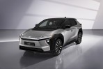 續航力提升性能更好、內裝質感大躍進，Toyota bZ4X 小改款歐洲亮相、同時宣布 2026 年將再推出 3 款純電車