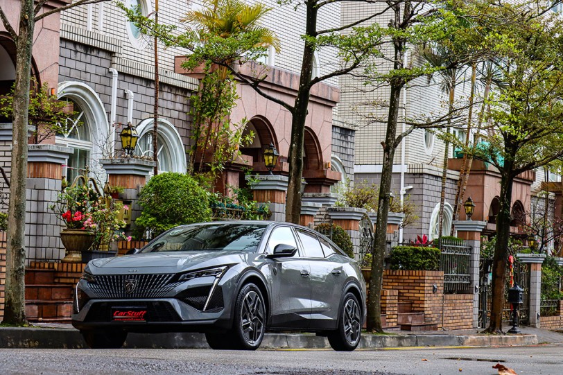 美型 CROSSOVER 獅子與油電的邂逅,2025 PEUGEOT 408 HYBRID GT PREMIUM