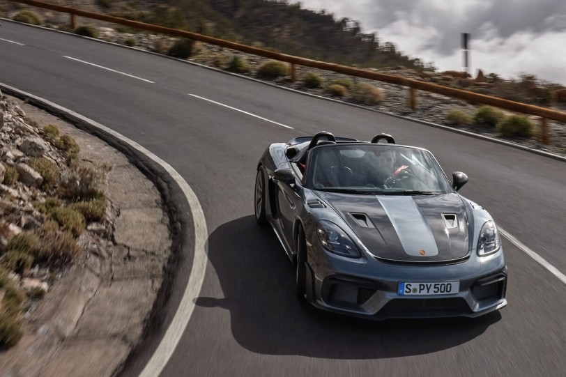 Porsche最強NA中置引擎跑車最新力作:718 Spyder RS