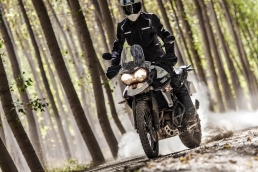 TRIUMPH TIGER 800 XRx、TIGER 800 XCx雙車款 全方位猛虎再次出閘!