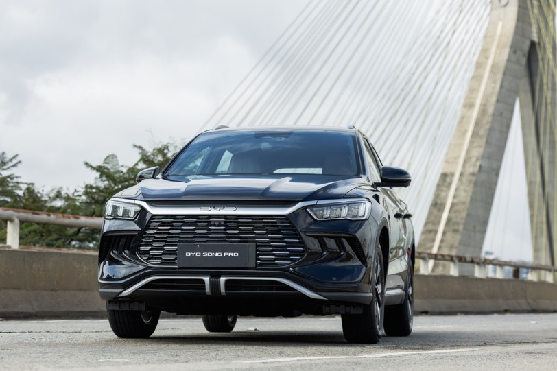 BYD推出首款採用生物燃料技術超級混合動力汽車,同時為第1400萬輛新能源汽車,巴西總統是車主