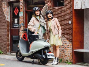 時尚天母比莉代言Ionex光陽電動車 廣告首播開打! 綠牌電動車暢銷開紅盤 i-One Air好到什麼都不必說!