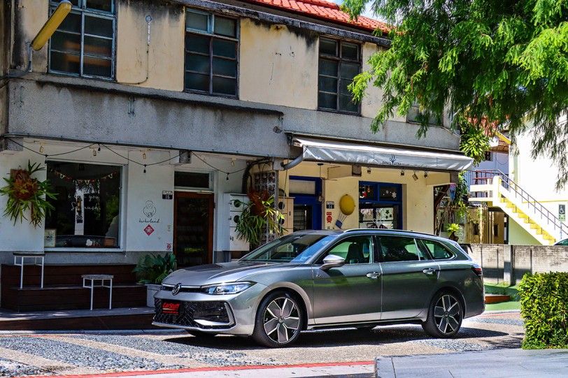 不再是一板一眼的商務客、而是高質感大家旅,2025 Volkswagen Passat Variant 330 TSI R Line