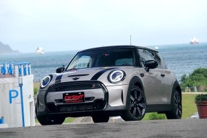 少即是多!MINI Cooper S以更清晰面容二次詮釋純粹駕馭