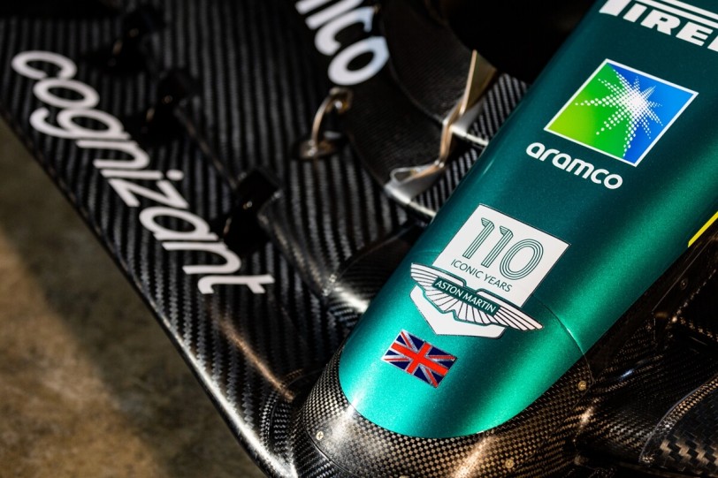Aston Martin慶祝創立110週年,在AMR23 F1賽車上公佈特殊標誌