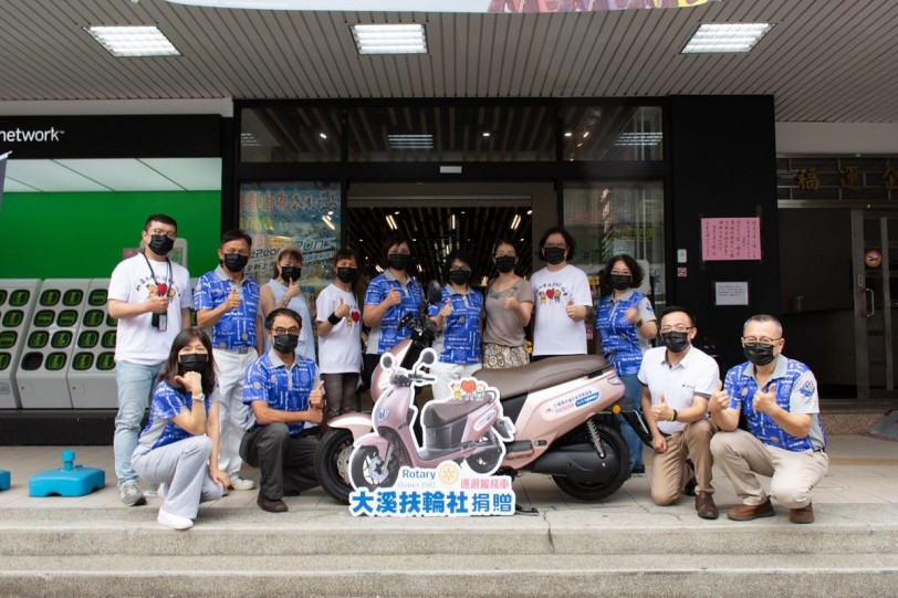 Rotary Serves to Change Lives 國際扶輪行動起來”以服務改善人生” 捐助巡迴用電動機車予桃園市唐氏症家長協會