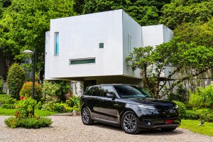 以黑色氣息襯托那難以遮掩的英倫氛圍,2025 Range Rover Sport D300黯影板