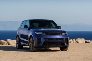 Range Rover開發極緻鏡面效果的漆面處理