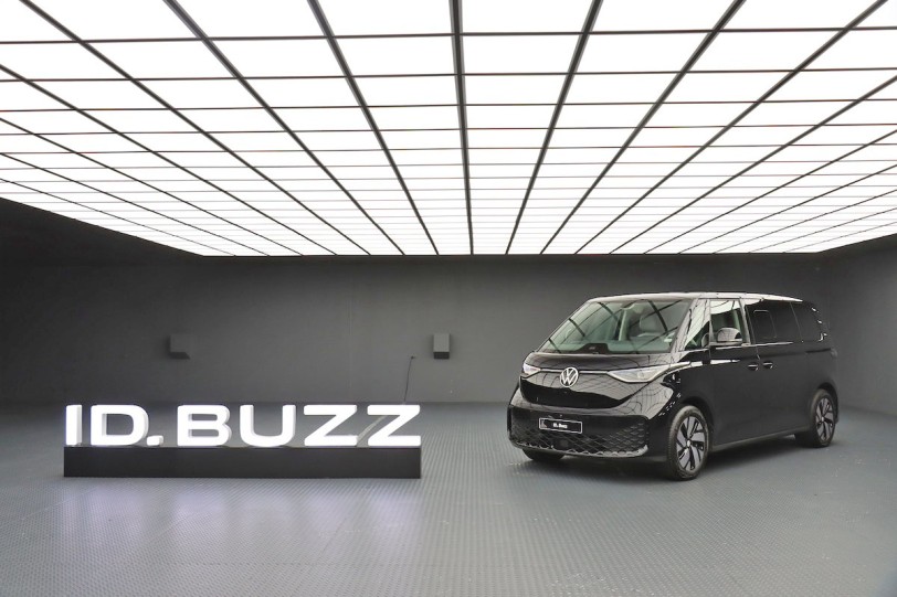 預售價 239.8萬元起、導入 91kWh 單馬達設定！Volkswagen ID.BUZZ 長軸版開啟接單、10/18 發表！