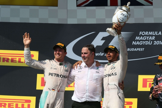 F1匈牙利站,銀箭雙雄獨走 Hamilton 後來居上