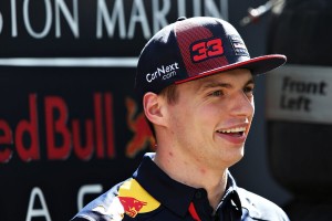 Max Verstappen以菜鳥之姿首度登場Supercar系列電競賽,結果成功蟬聯三度亞軍、站上頒獎台!
