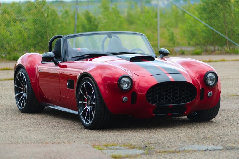 第一批AC Cobra GT Roadster已經下線,而AC Cobra GT Coupe緊接在後