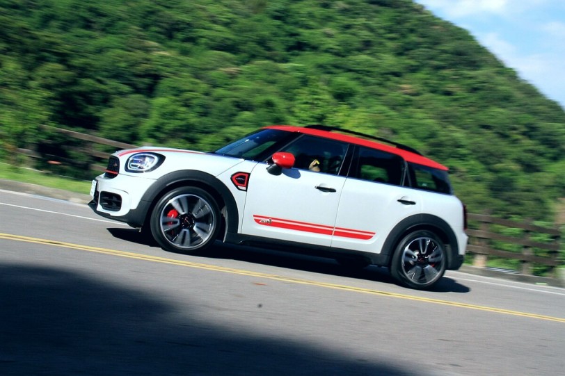 來碗競技康趣麵!MINI John Cooper Works Countryman讓你舒適/過彎吃好、吃過癮!
