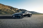 與大師級飛行員室屋義秀的合作，Lexus LC 500/500h「AVIATION」特別式樣車限定70台亮相！