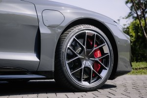 日本普利司通專為全新奧迪 e-tron GT 打造超高性能 POTENZA SPORT A 輪胎 展現在永續與性能上的突破