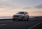導入 EX90 設計元素、應對中長期計畫轉向油電車型，Volvo XC90 中期改款亮相！