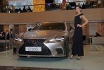 售價 475 萬起單一動力、三種規格，Lexus LS500h 小改款滿載日式傳統工藝在台發售！